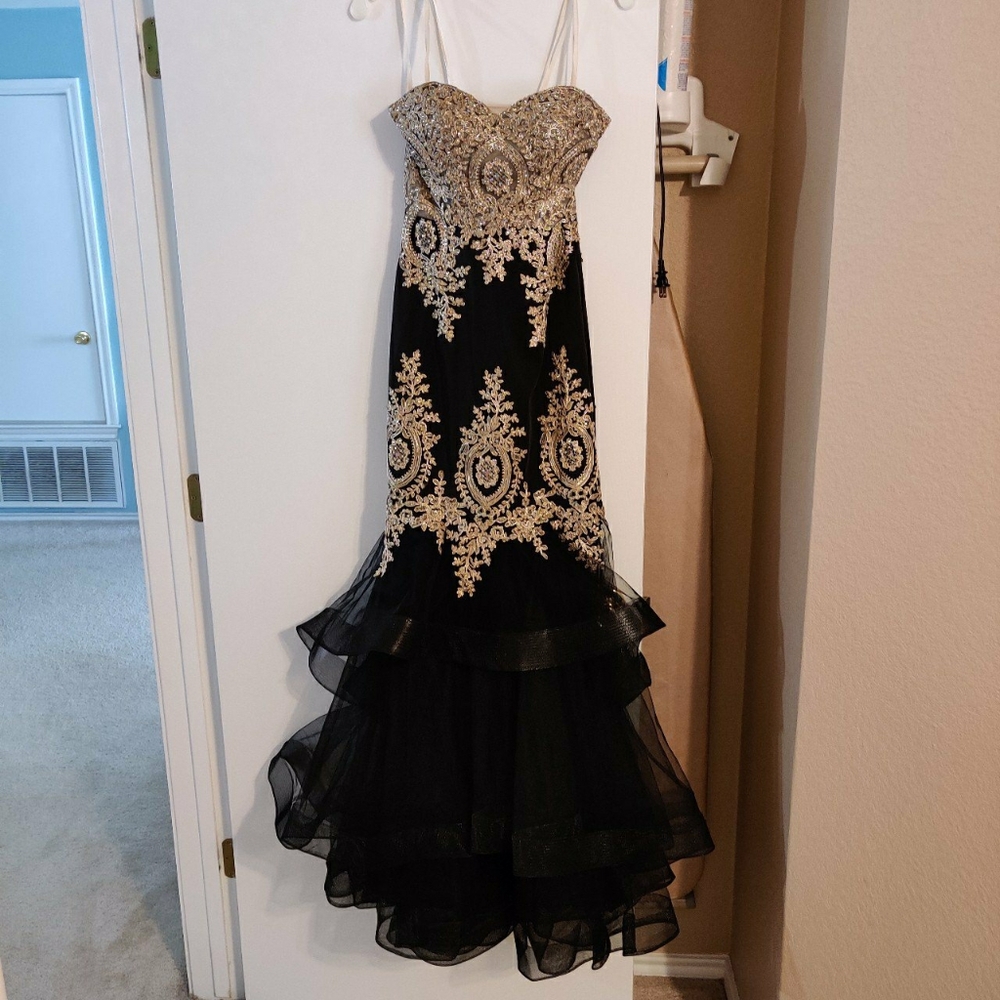 Night Studio Black and Gold Prom Dress Sz 2 - Picture 3 of 5